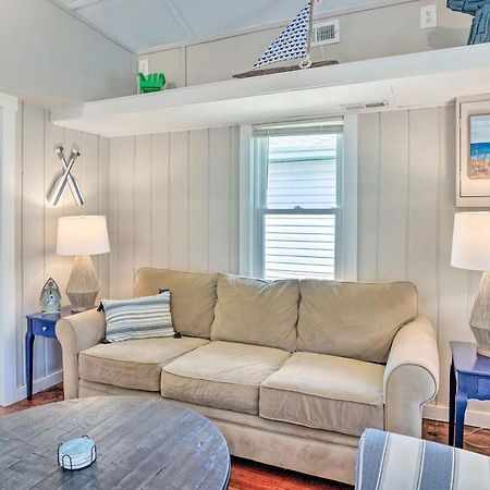 Chic Cottage With Private Yard Steps To Beach! كولونيال المظهر الخارجي الصورة