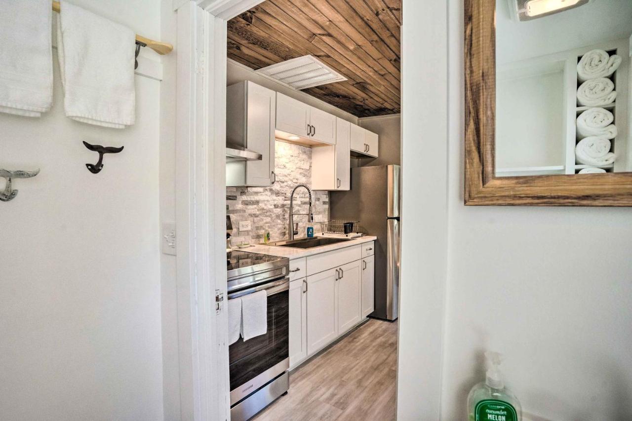 Chic Cottage With Private Yard Steps To Beach! كولونيال المظهر الخارجي الصورة