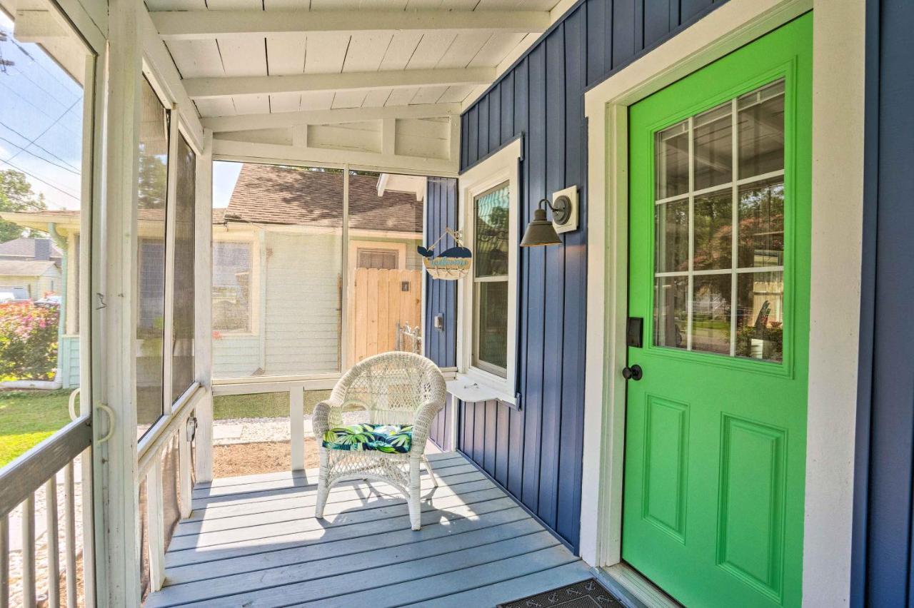 Chic Cottage With Private Yard Steps To Beach! كولونيال المظهر الخارجي الصورة