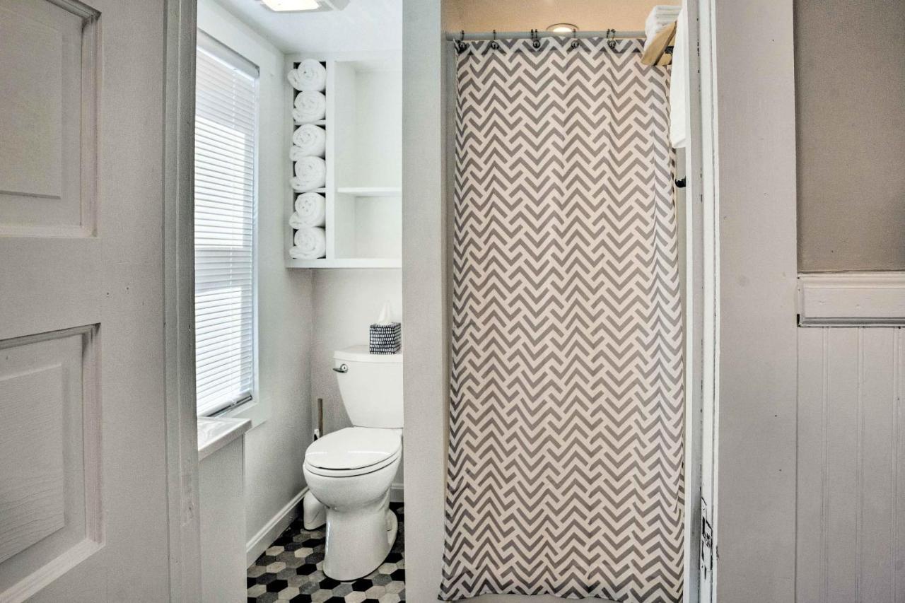 Chic Cottage With Private Yard Steps To Beach! كولونيال المظهر الخارجي الصورة